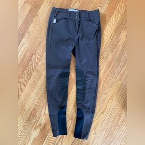 24 R Brown. Sock bottom. Low rise. Tailored sportsman Trophy Hunter.